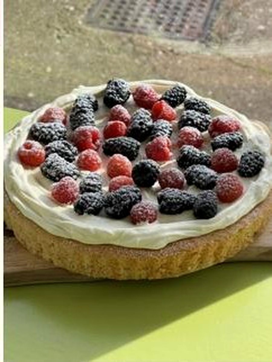 A berry-topped Italian crostata