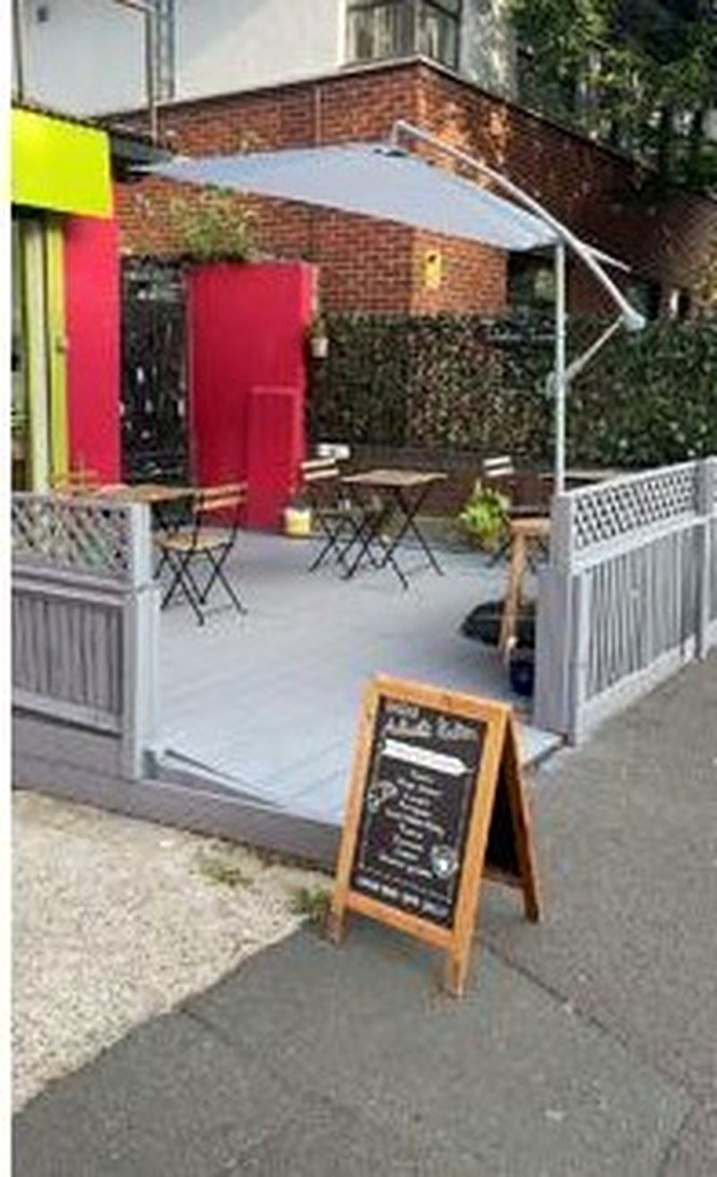Outdoor seating at Coccole Tiramisù